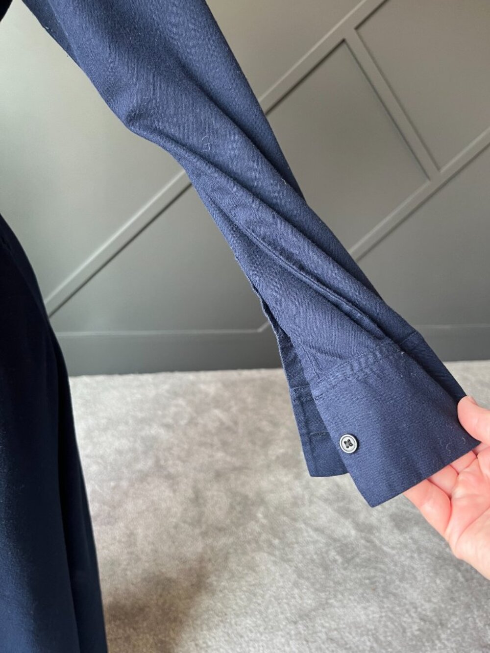 Uniqlo long-sleeve A-line shirt dress in navy - Picture 9 of 14